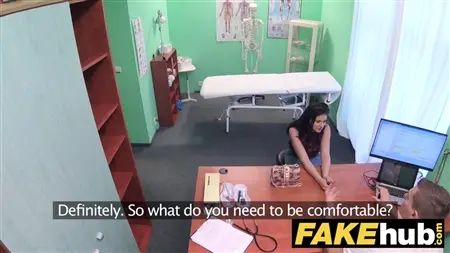 طبيب يمارس الجنس مع مريض في مستشفى مزيف